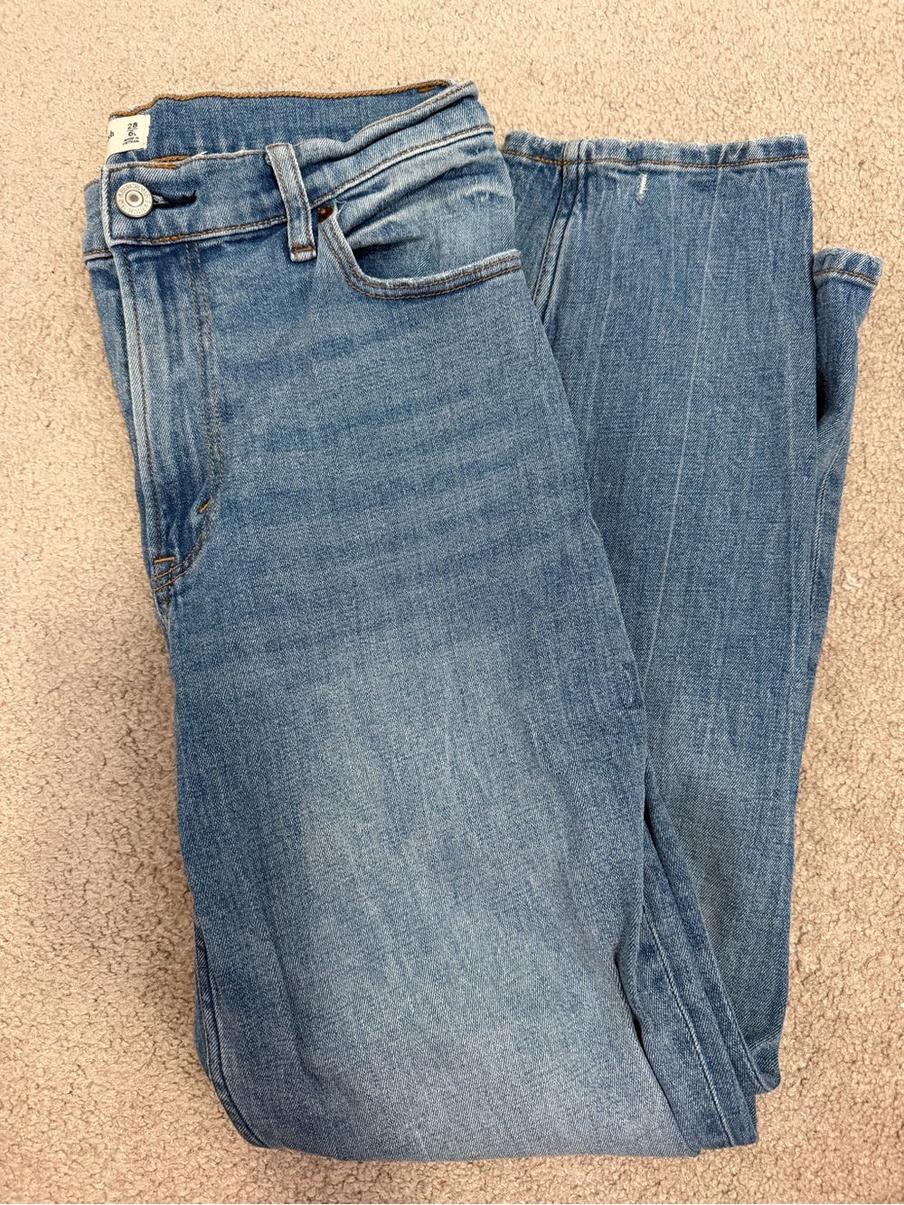 Abercrombie & Fitch The Mom High Rise